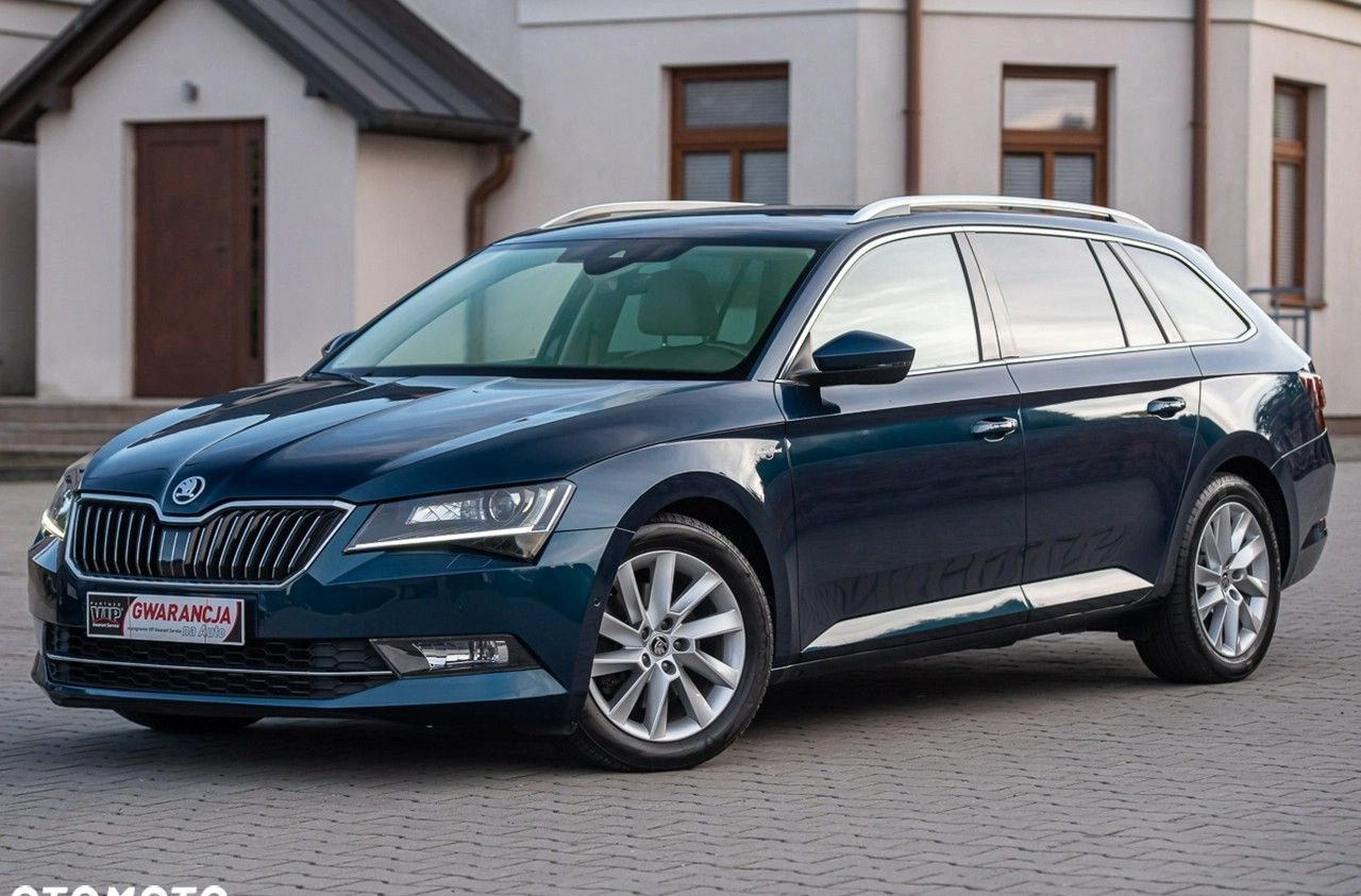 Skoda Superb cena 87700 przebieg: 197000, rok produkcji 2017 z Gdynia małe 704